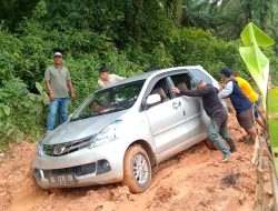 Dinas BMBK Provinsi Lampung Tinjau Langsung Jalan Rusak Viral di medsos beberapa waktu lalu. 