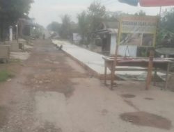 Warga dan Donatur Bergerak, Jalan Veteran Kampung Bhakti Negara Diperbaiki Secara Swadaya